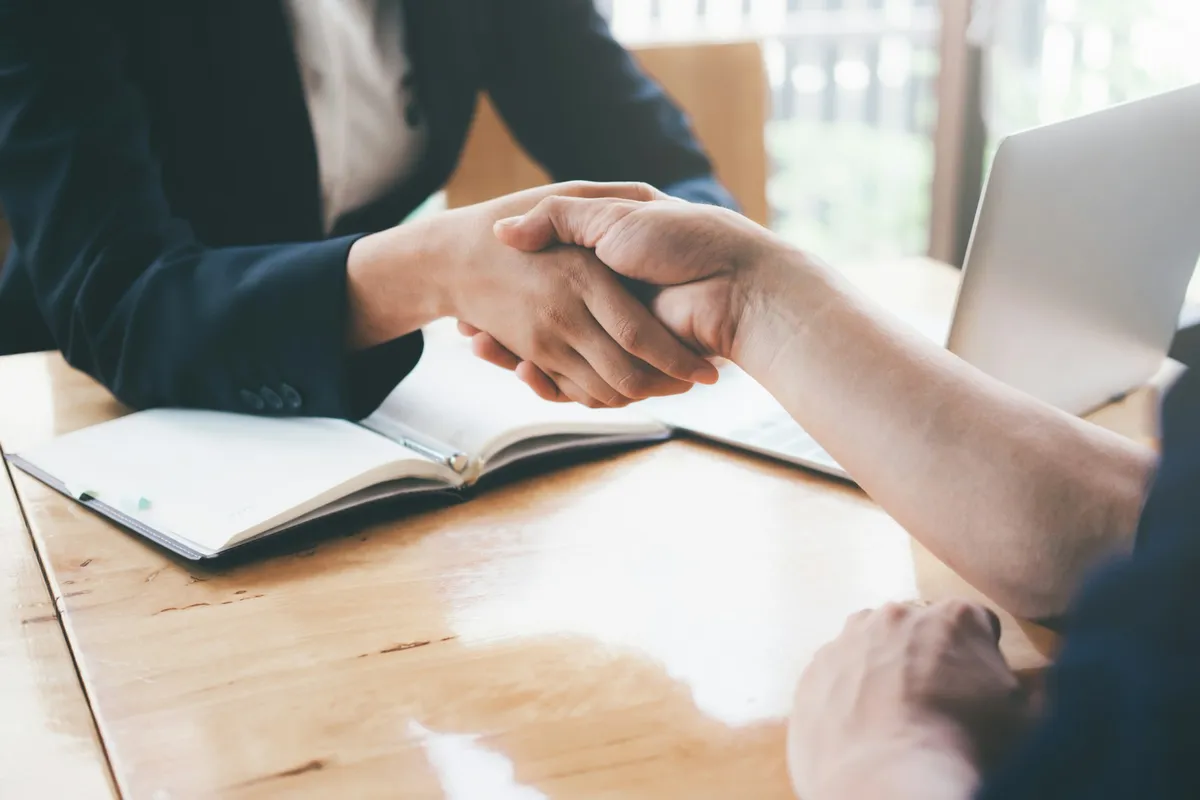 Contrat d’apprentissage vs contrat de professionnalisation : quelles différences en 2026 ?